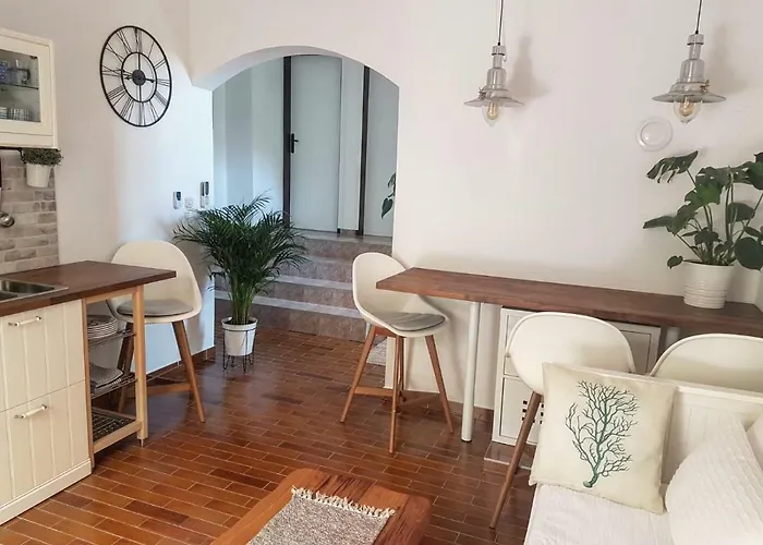 Villa Salt & Stone